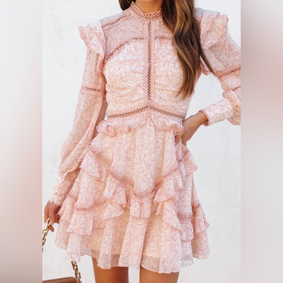 GORGEOUS NWT Floral Tiered Ruffle Dress Vici Exclusive x Fate Sz M Medium - Picture 2 of 14